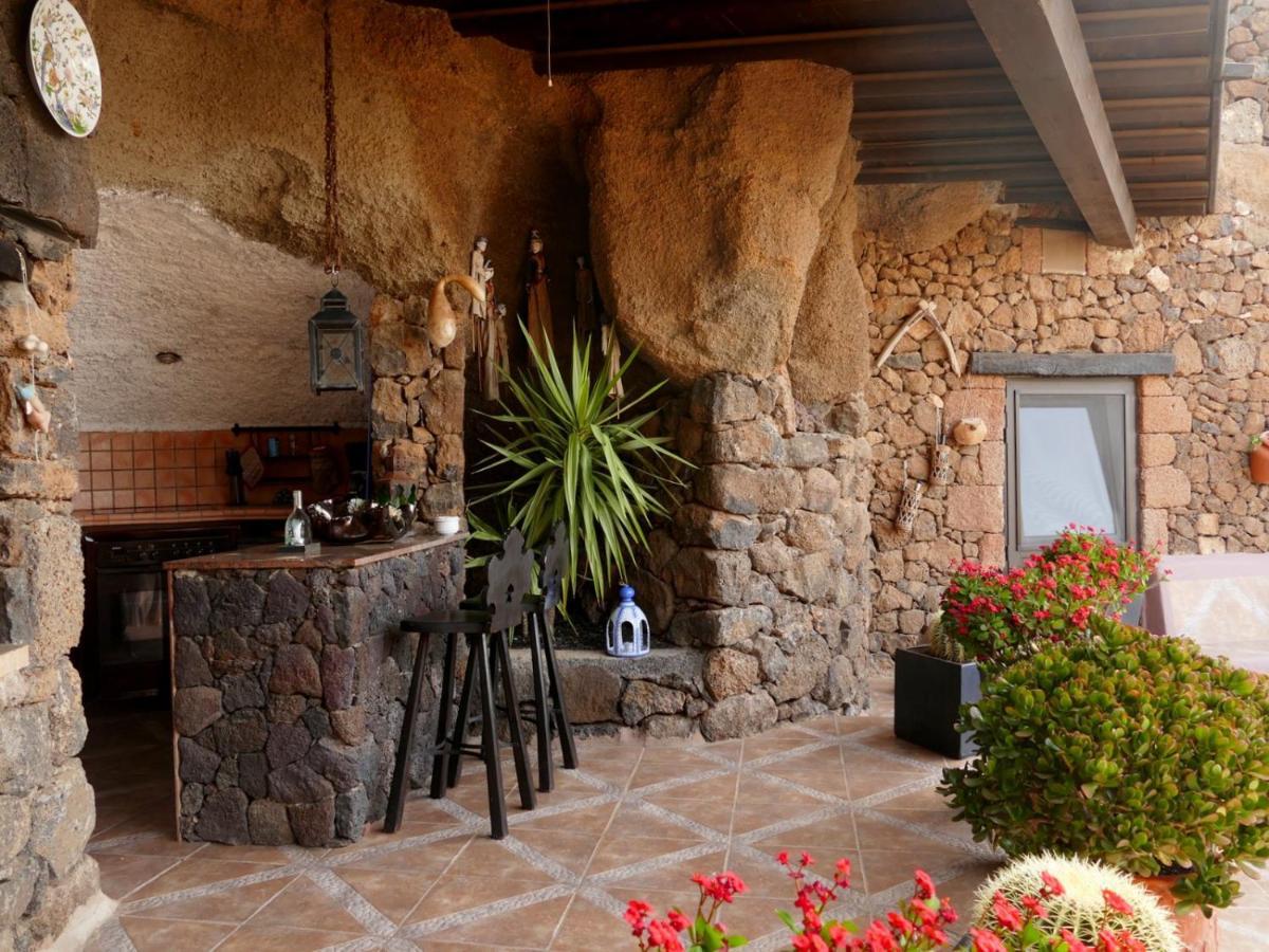 Castillo Lanzarote Villa Sophie - Luxury Villa -Sleep In A Volcanic Cave With Heated Pool تياس المظهر الخارجي الصورة