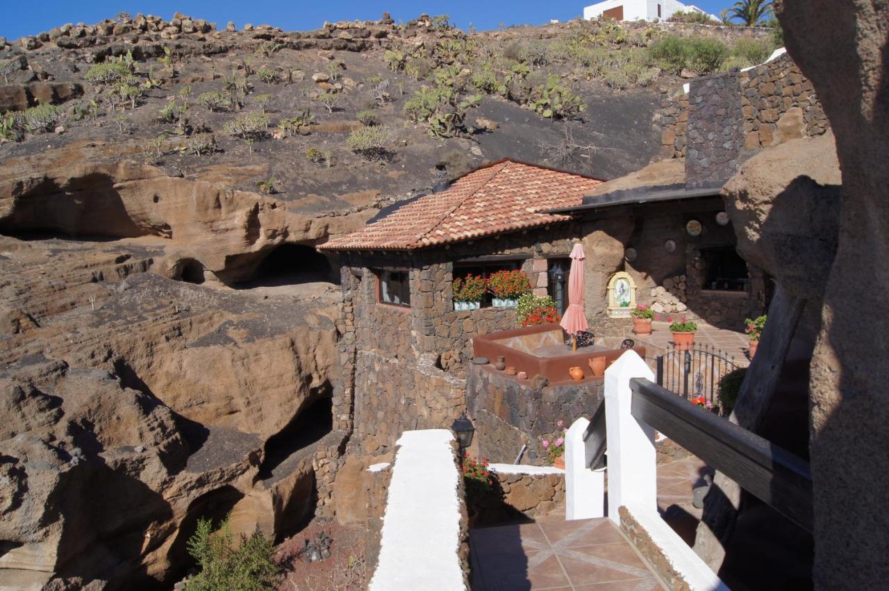 Castillo Lanzarote Villa Sophie - Luxury Villa -Sleep In A Volcanic Cave With Heated Pool تياس المظهر الخارجي الصورة