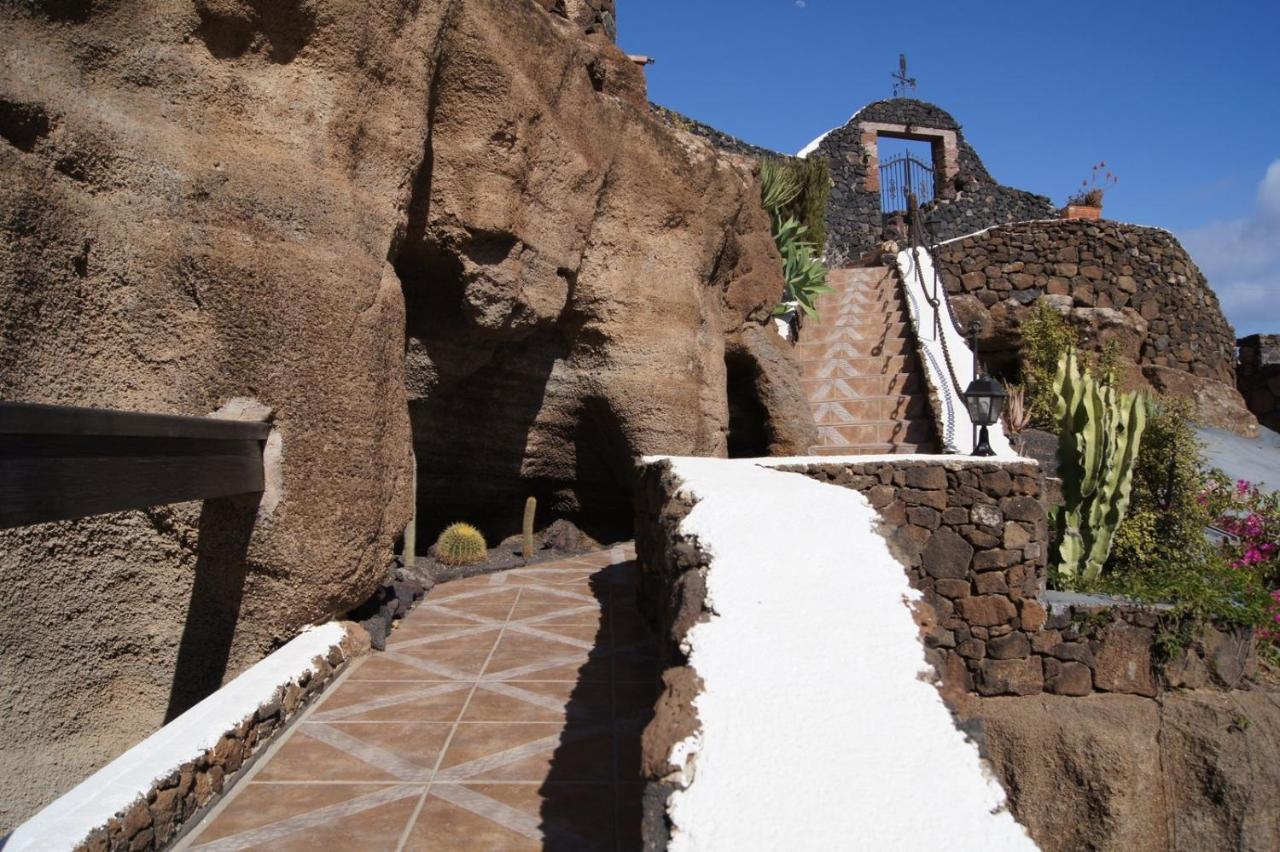 Castillo Lanzarote Villa Sophie - Luxury Villa -Sleep In A Volcanic Cave With Heated Pool تياس المظهر الخارجي الصورة