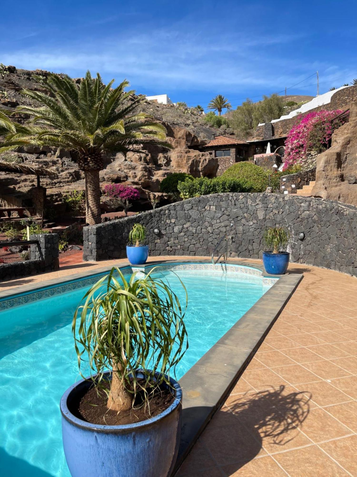 Castillo Lanzarote Villa Sophie - Luxury Villa -Sleep In A Volcanic Cave With Heated Pool تياس المظهر الخارجي الصورة