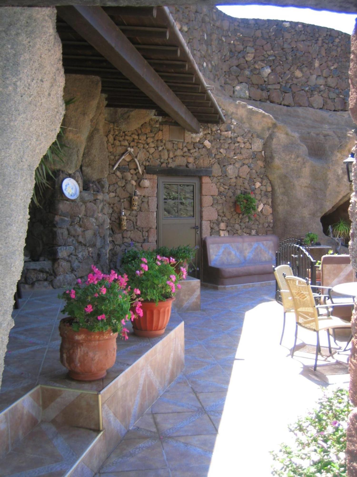 Castillo Lanzarote Villa Sophie - Luxury Villa -Sleep In A Volcanic Cave With Heated Pool تياس المظهر الخارجي الصورة