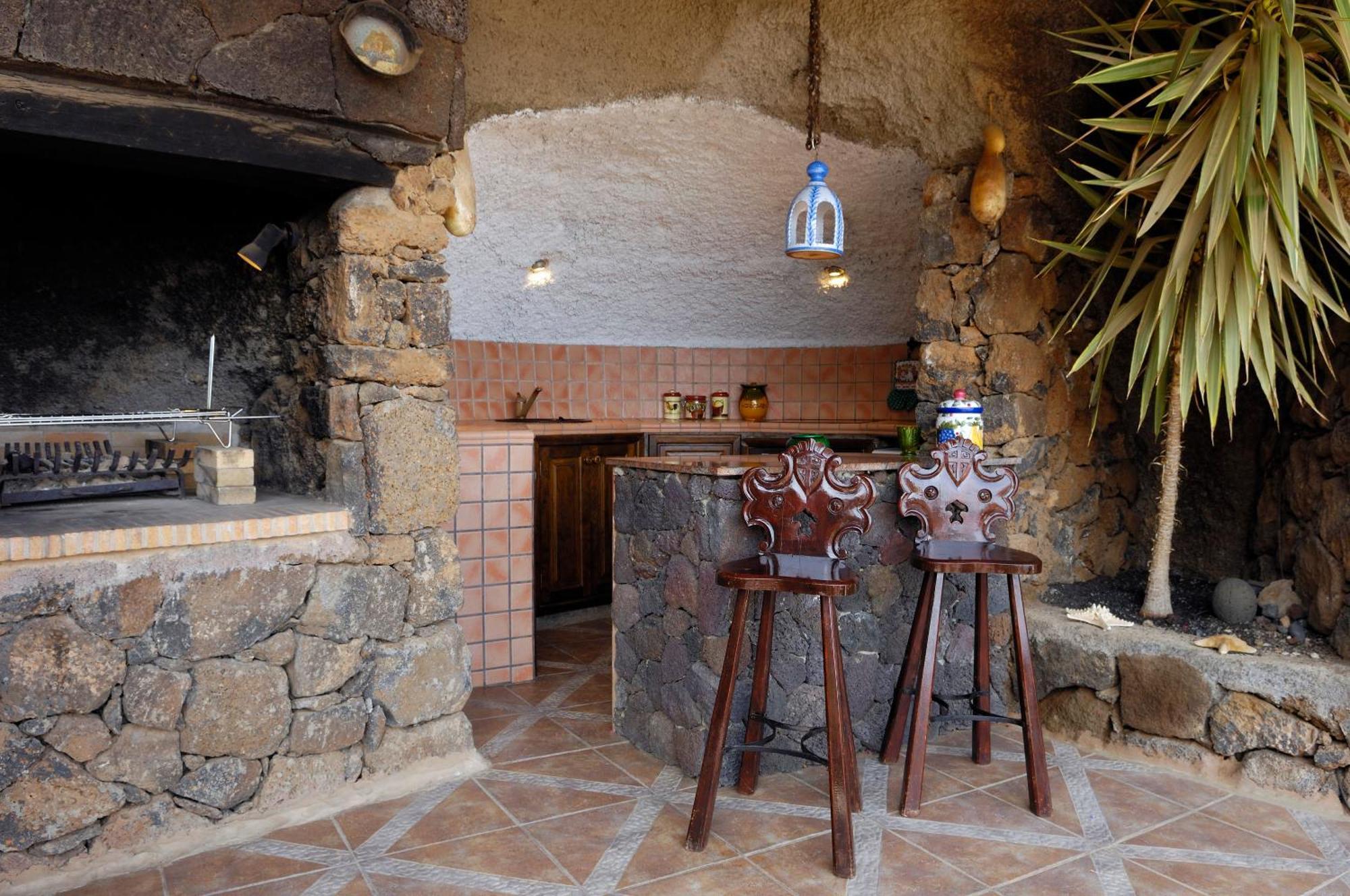 Castillo Lanzarote Villa Sophie - Luxury Villa -Sleep In A Volcanic Cave With Heated Pool تياس المظهر الخارجي الصورة