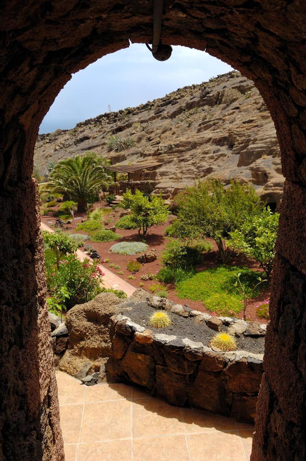 Castillo Lanzarote Villa Sophie - Luxury Villa -Sleep In A Volcanic Cave With Heated Pool تياس المظهر الخارجي الصورة