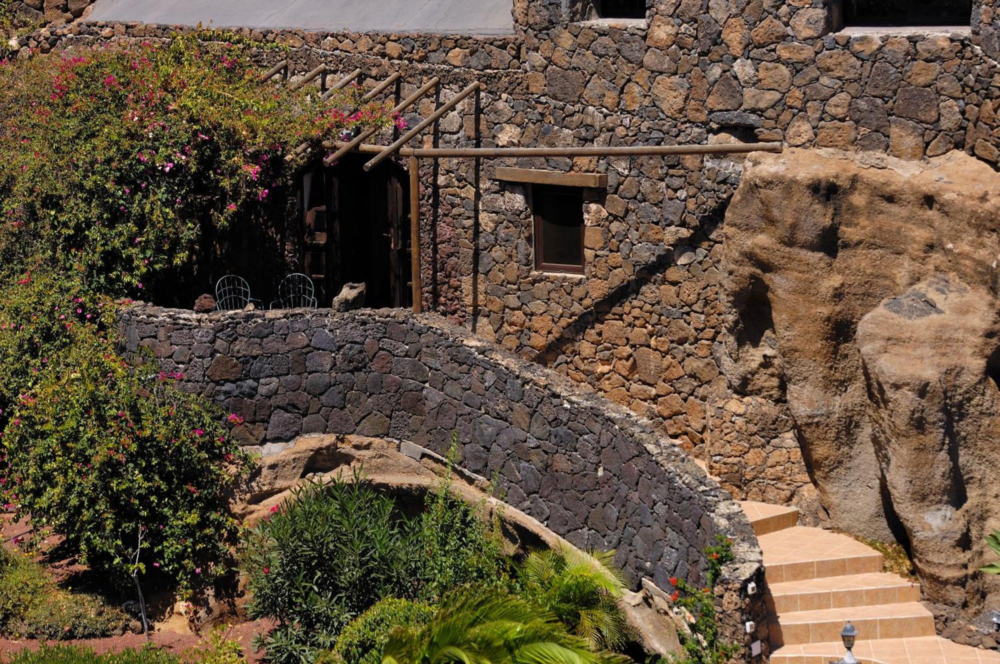 Castillo Lanzarote Villa Sophie - Luxury Villa -Sleep In A Volcanic Cave With Heated Pool تياس المظهر الخارجي الصورة