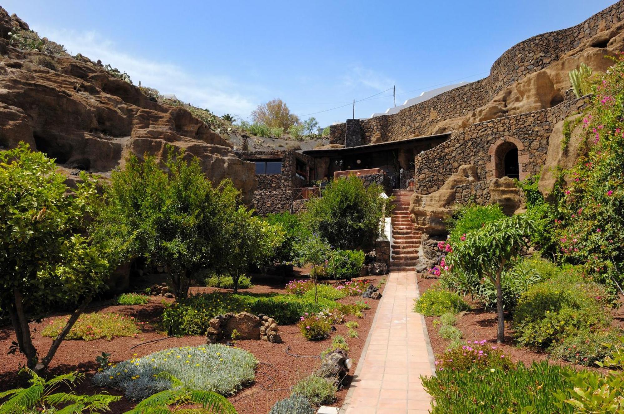 Castillo Lanzarote Villa Sophie - Luxury Villa -Sleep In A Volcanic Cave With Heated Pool تياس المظهر الخارجي الصورة