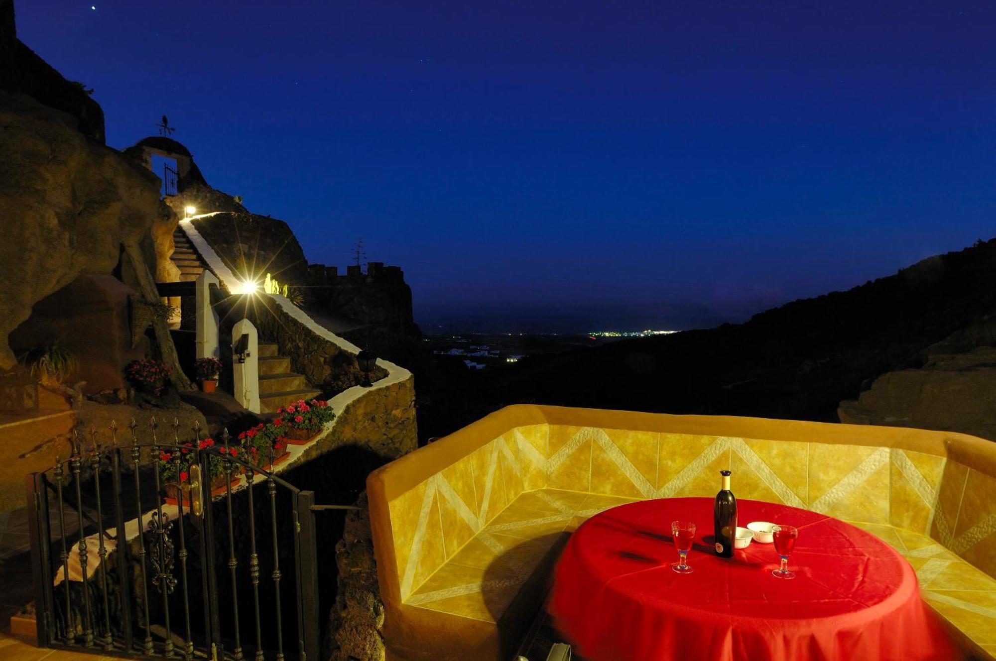 Castillo Lanzarote Villa Sophie - Luxury Villa -Sleep In A Volcanic Cave With Heated Pool تياس المظهر الخارجي الصورة