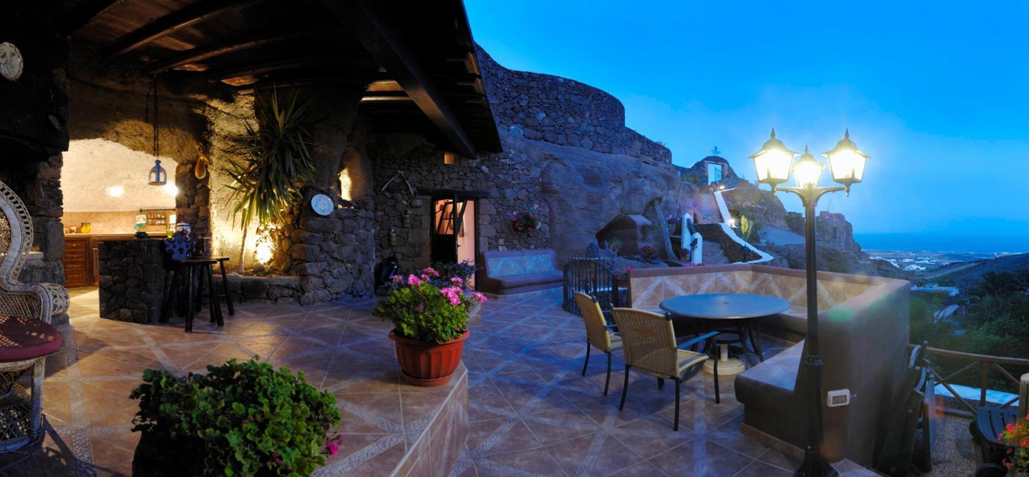 Castillo Lanzarote Villa Sophie - Luxury Villa -Sleep In A Volcanic Cave With Heated Pool تياس المظهر الخارجي الصورة