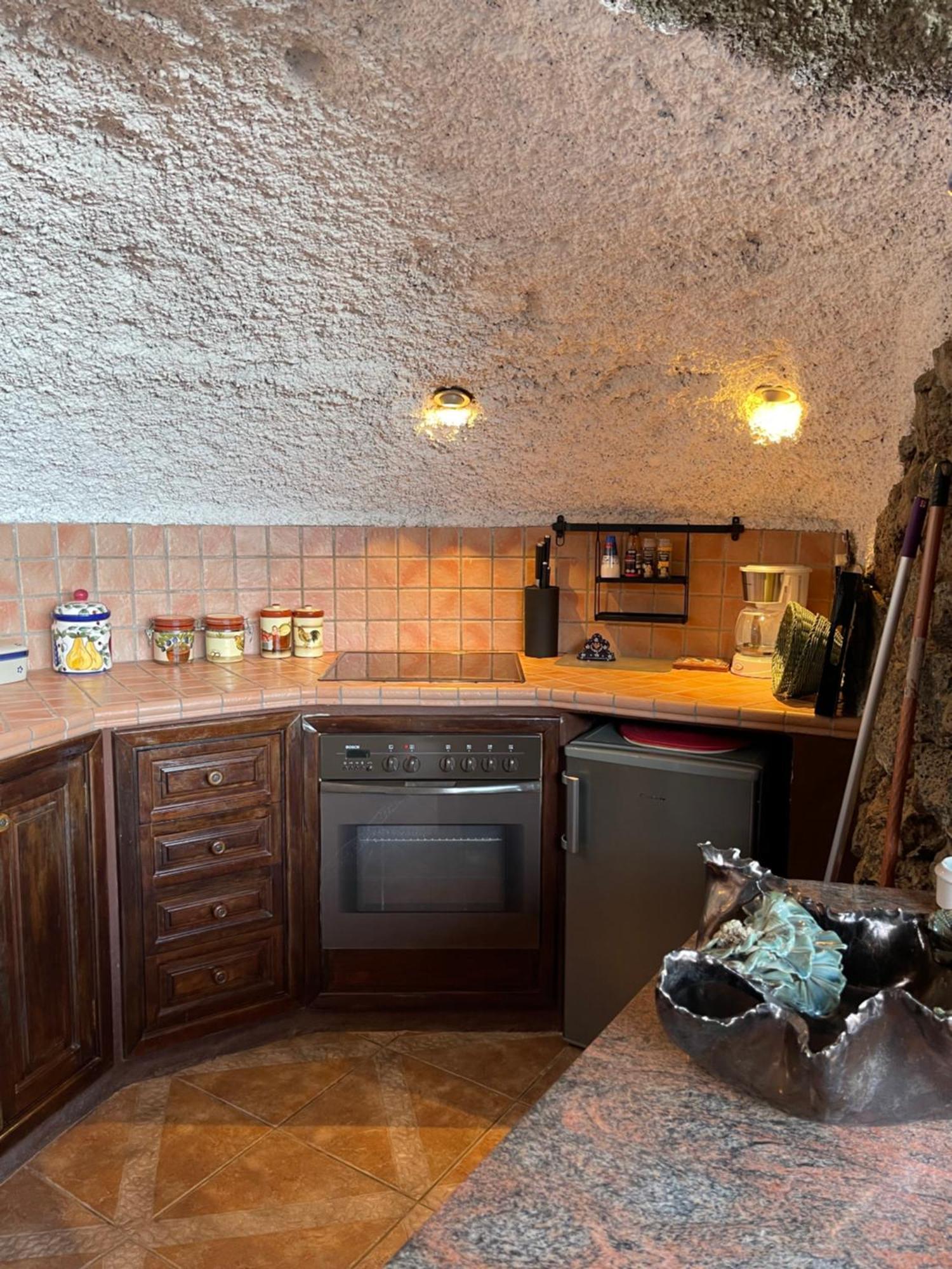 Castillo Lanzarote Villa Sophie - Luxury Villa -Sleep In A Volcanic Cave With Heated Pool تياس المظهر الخارجي الصورة