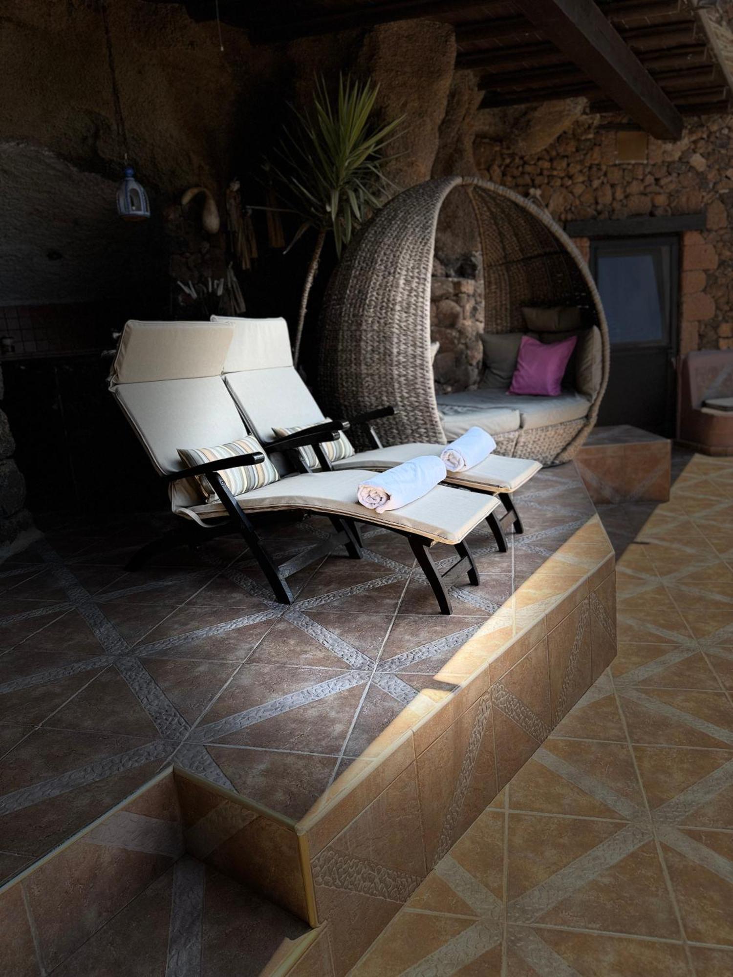 Castillo Lanzarote Villa Sophie - Luxury Villa -Sleep In A Volcanic Cave With Heated Pool تياس المظهر الخارجي الصورة