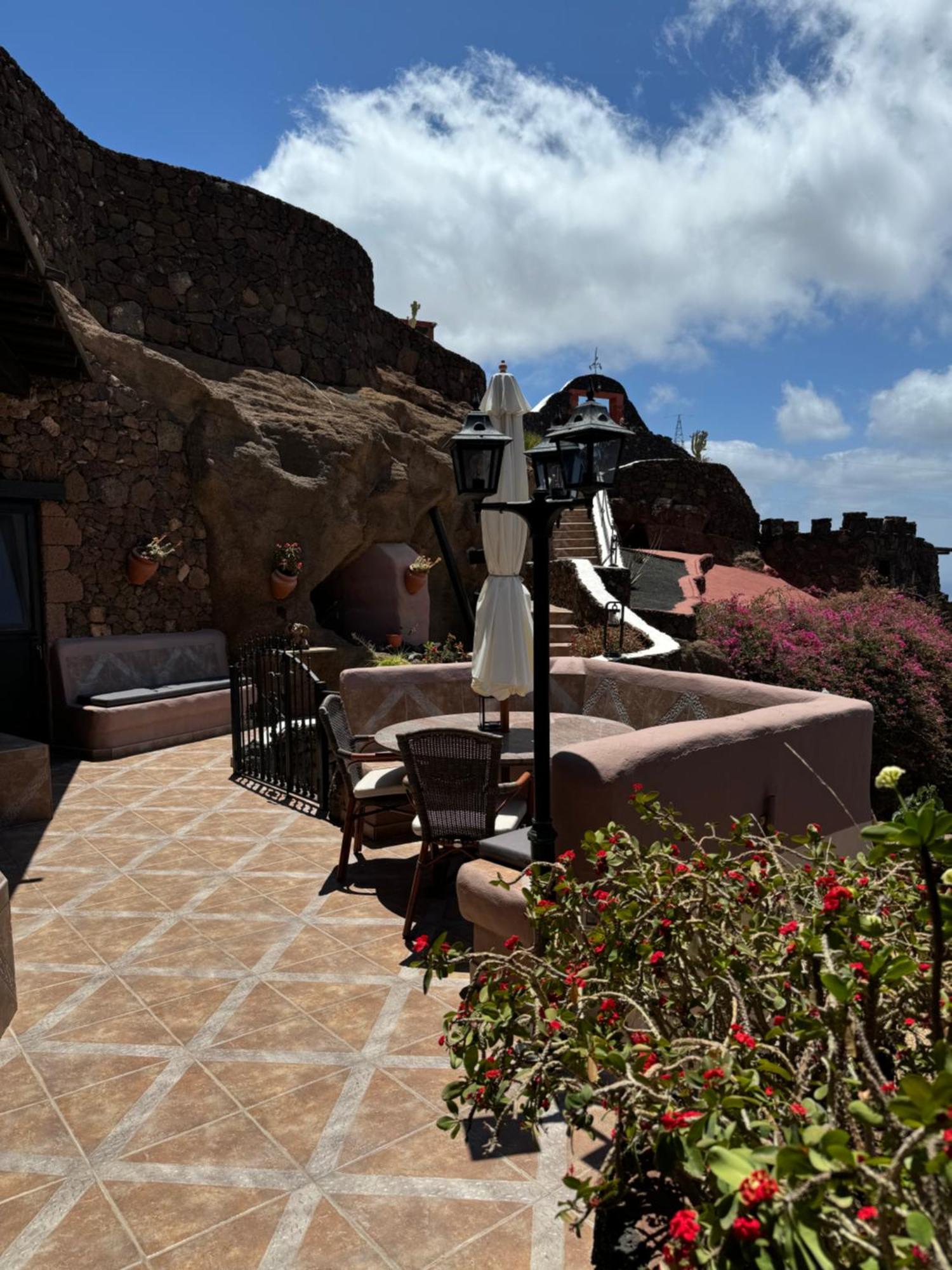 Castillo Lanzarote Villa Sophie - Luxury Villa -Sleep In A Volcanic Cave With Heated Pool تياس المظهر الخارجي الصورة