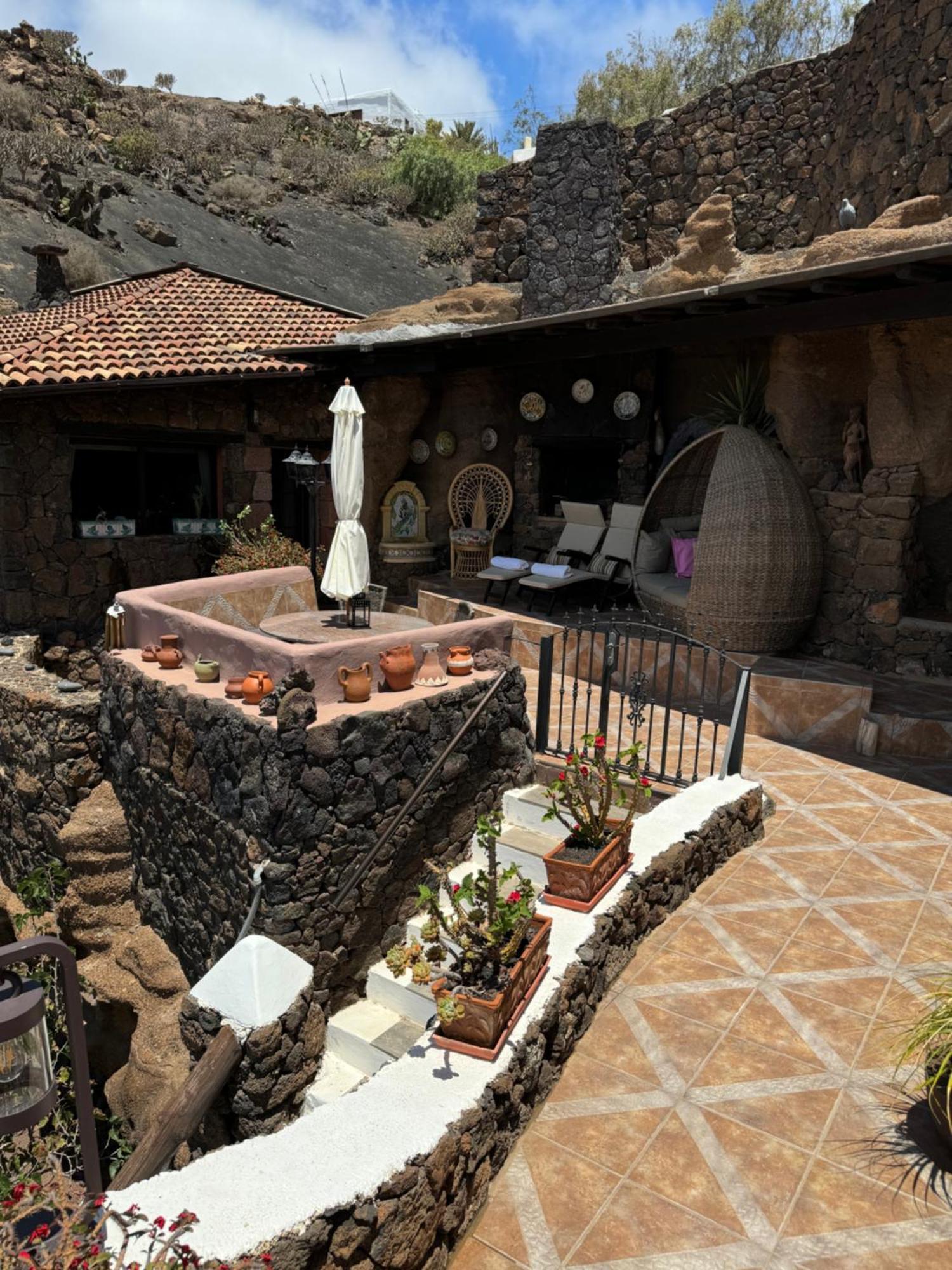 Castillo Lanzarote Villa Sophie - Luxury Villa -Sleep In A Volcanic Cave With Heated Pool تياس المظهر الخارجي الصورة