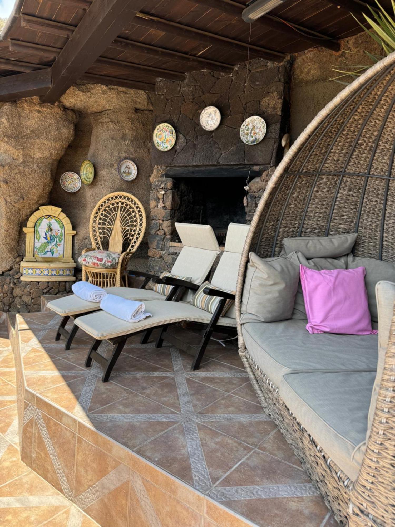 Castillo Lanzarote Villa Sophie - Luxury Villa -Sleep In A Volcanic Cave With Heated Pool تياس المظهر الخارجي الصورة