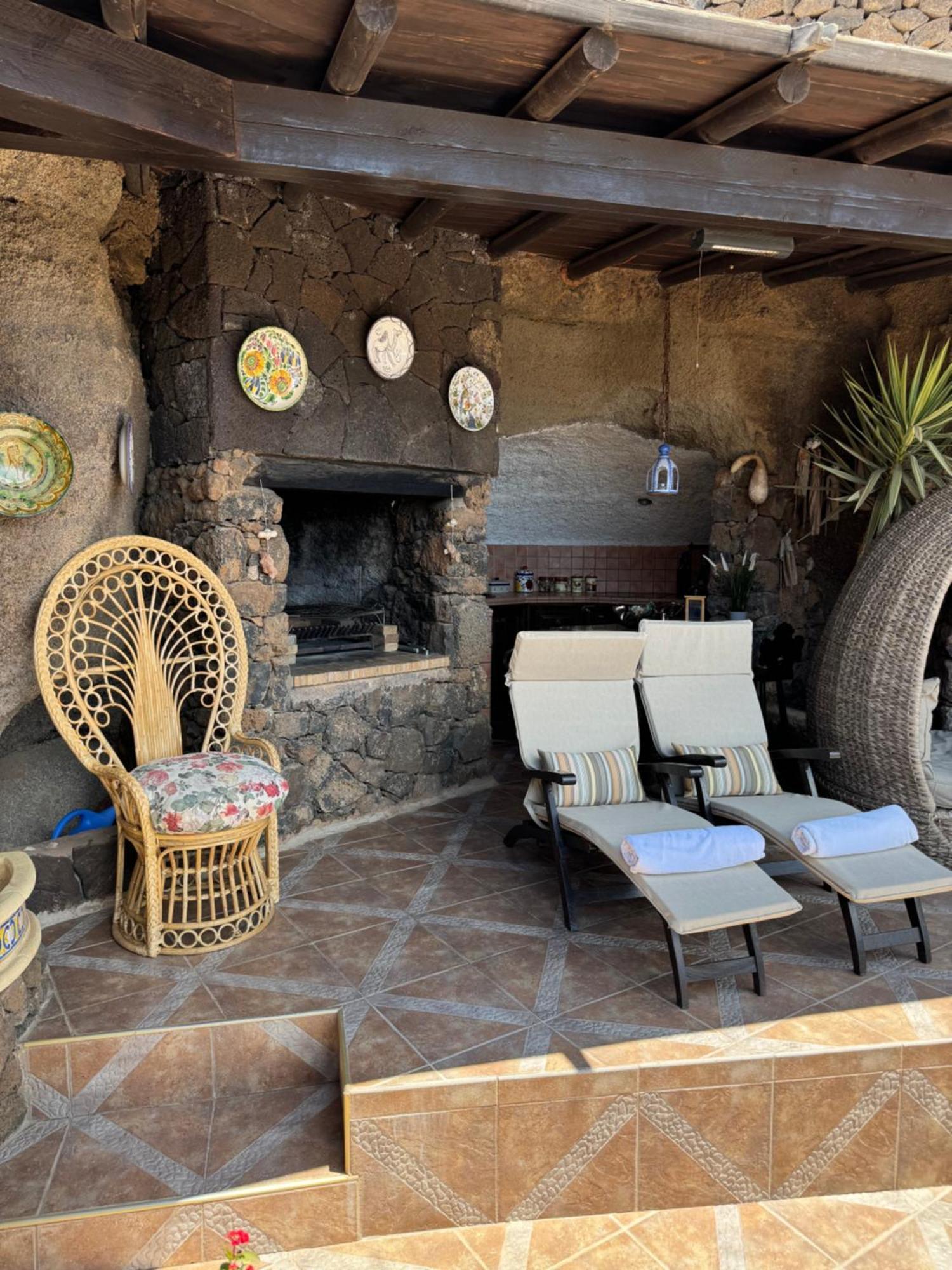 Castillo Lanzarote Villa Sophie - Luxury Villa -Sleep In A Volcanic Cave With Heated Pool تياس المظهر الخارجي الصورة